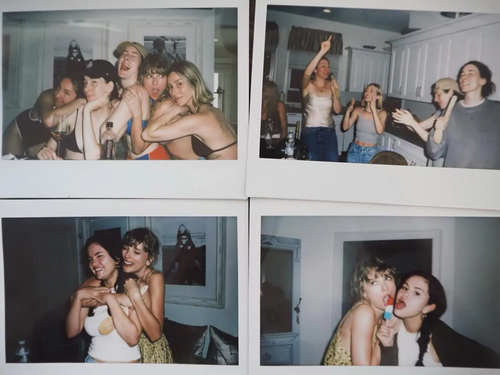 Taylor Swift e amigos em 4 de julho 