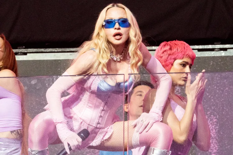 Madonna se apresenta durante um concerto surpresa na Times Square em 4 de junho de 2026, na cidade de Nova York.