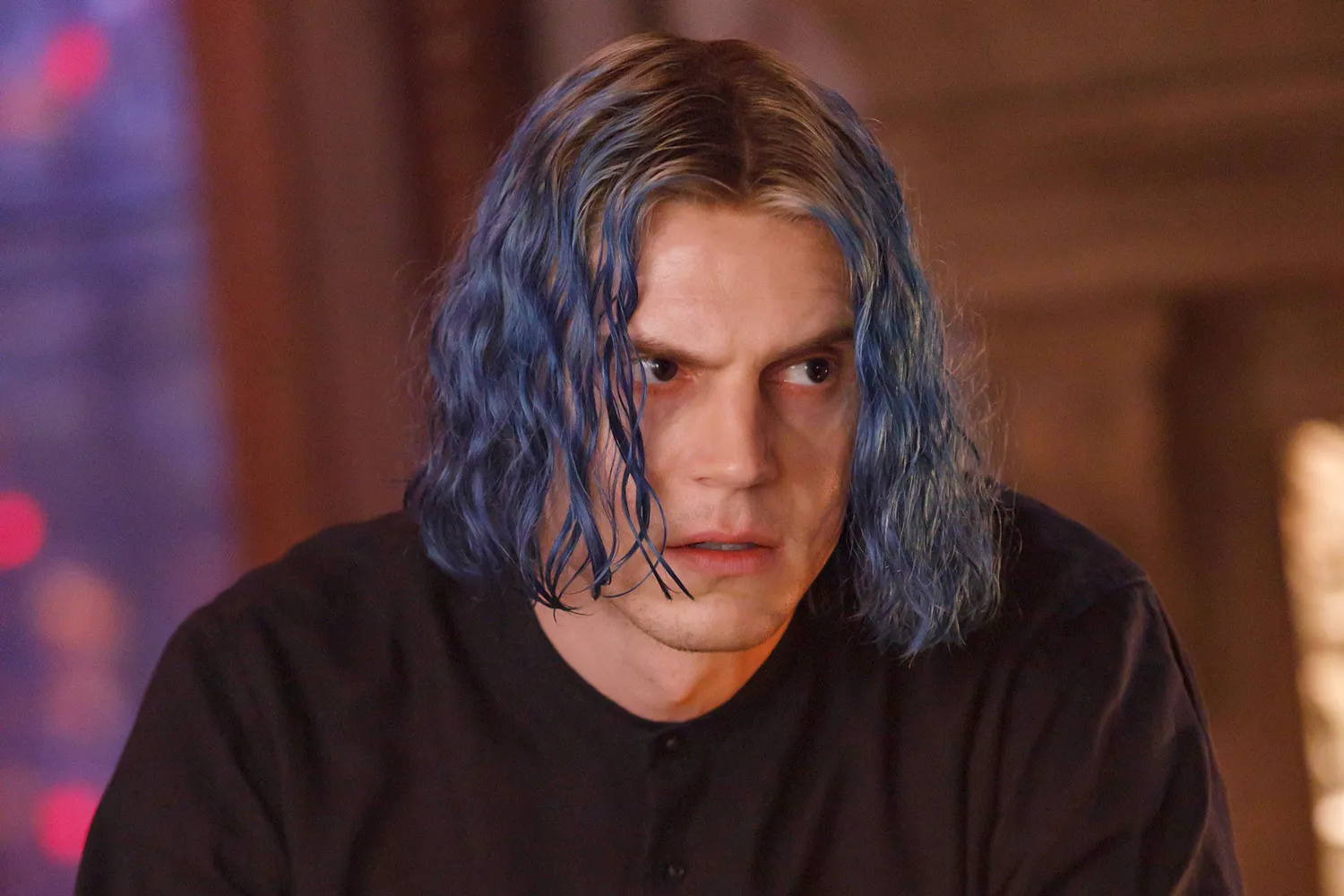 Evan Peters caracterizado como Kai Anderson em American Horror Story: 13.